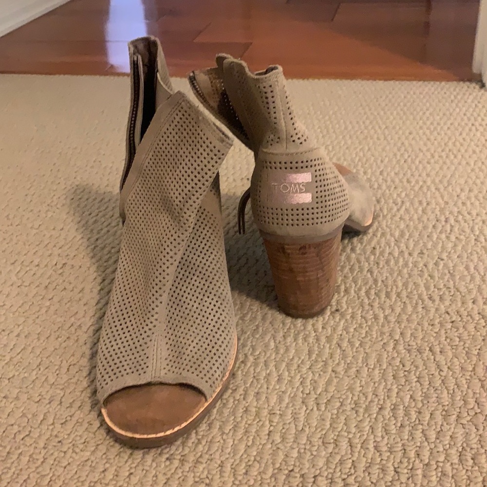 Toms heels